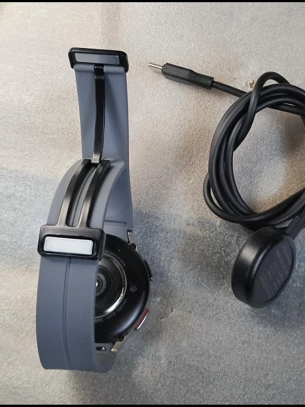 Samsung Galaxy Watch 5 Pro - Gray Silicone Band
